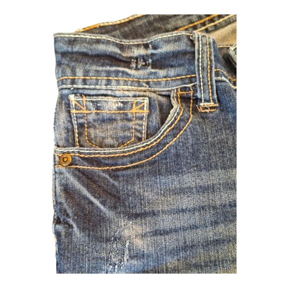 Distressed Denim Shorts Modest Length Cuffed Embroidered Jrs size 5 EUC Truce - Picture 5 of 11